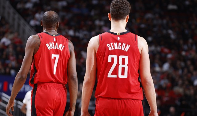 安全体育平台-杜兰特谈失误：对手会疯狂换防和扑抢 我们必须打得更有耐心