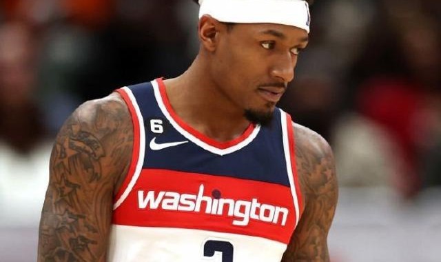 在线体育-5年2.51亿合同刚过一年！奇才和比尔商讨分手可能