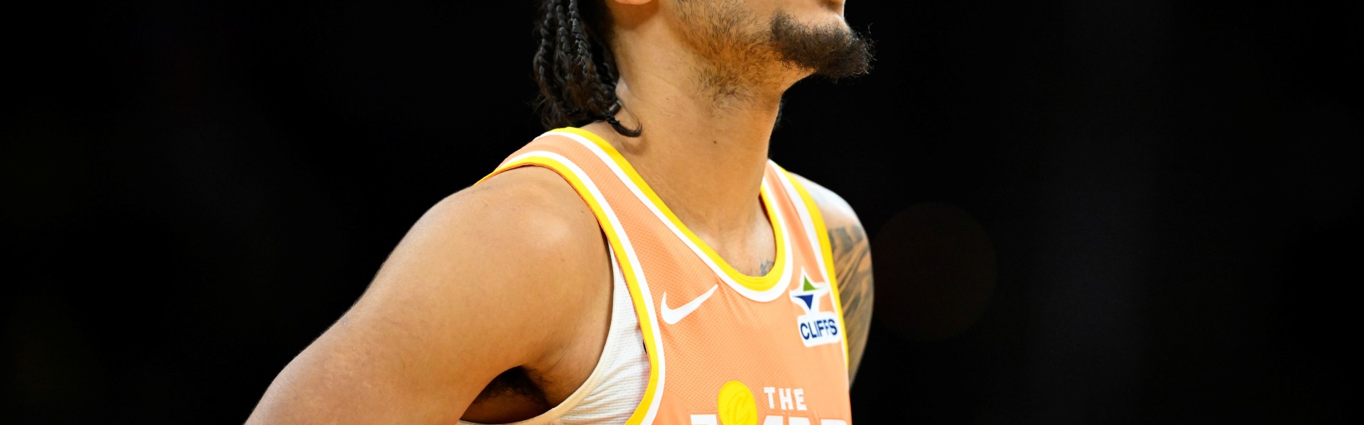 开体育app下载安装免费-杰伦·泰森本赛季防守数据：坎宁安18中5 马克西14中4 穆雷7中1