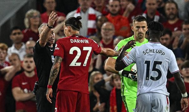 体育娱乐-十人伤停又遇努涅斯红卡 克洛普叹利物浦厄运当头