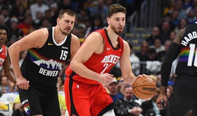 体育娱乐-2场37分钟，狂揽12个前场篮板！火箭第3中锋太霸气，忘了亚当斯吧