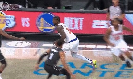 中国体育APP-裁判报告认定兰德尔走步 尼克斯前锋成走步大王