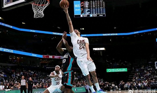 在线体育-骑士次轮秀防守抢戏！进攻打铁却成赢球隐藏功臣？|NBA|克利夫兰骑士队|多诺万-米切尔|孟菲斯灰熊|nba_新浪体育_新浪新闻