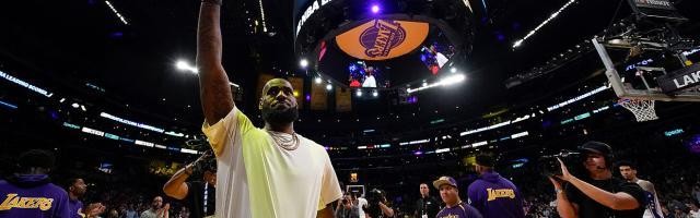 中国体育APP-沃格尔：球队成绩拖累詹姆斯，但他值得MVP奖杯