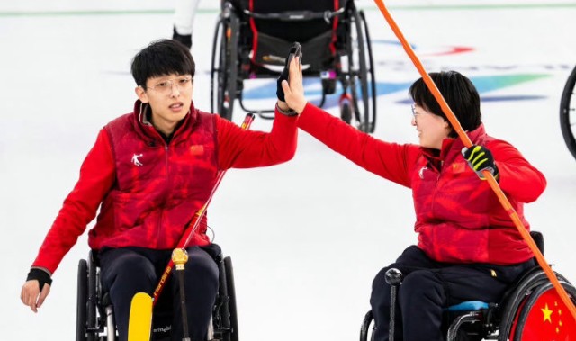 中国轮椅冰壶混双夺冬残奥历史首金|冬残奥会|AC米兰|米兰冬残奥会轮椅冰壶混双决赛|中国代表团|金牌_新浪体育_新浪新闻