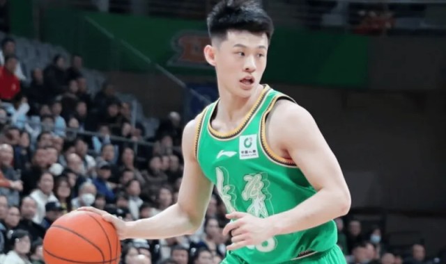 体育娱乐-王岚嵚替补出战15分钟，投篮5中2、三分3中0得到4分1篮板