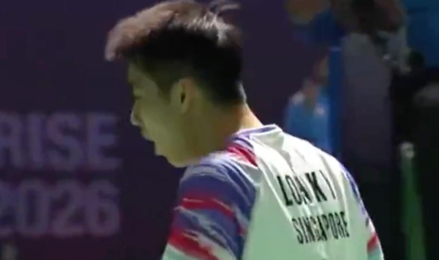 又来！印度羽毛球赛因场地落鸟粪中断，本土选手淡定自若、对手直接干呕