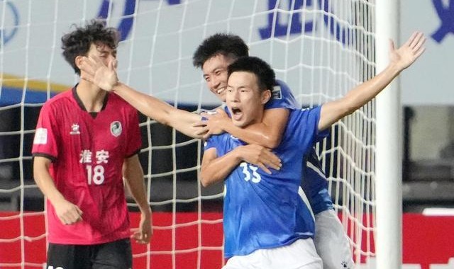 体育APP-“苏超冰王子”扬州队胡志锋：转身抽射为扬州队献上主场首胜