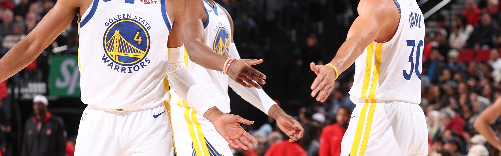 库里谈穆迪：他的三分非常有帮助 他不在乎命中率&amp;投篮没有压力