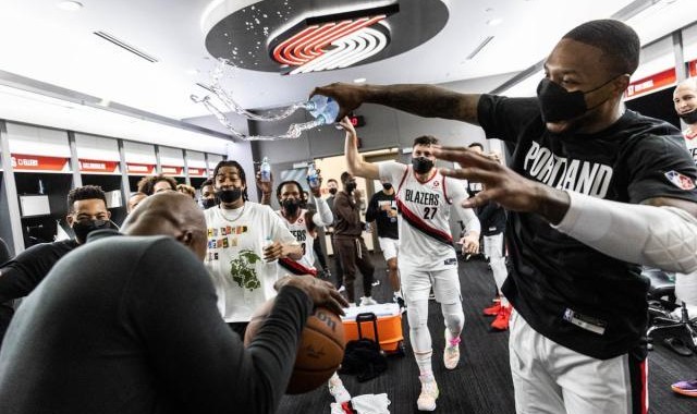 开云体育安卓下载-改造球队从防守做起 比卢普斯收获教练生涯首胜